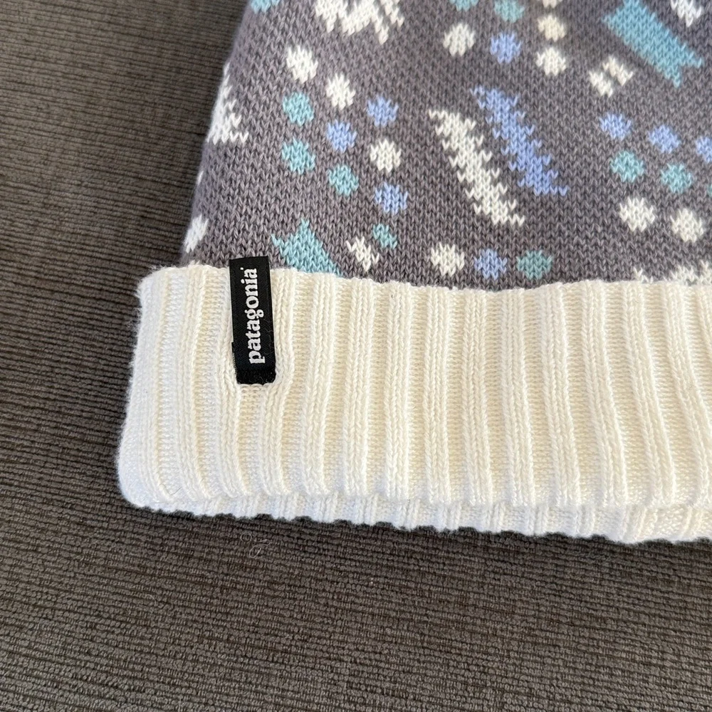 Patagonia Powder Town Pom Pom Beanie Blue, white and Gray NEW Gender Neutral